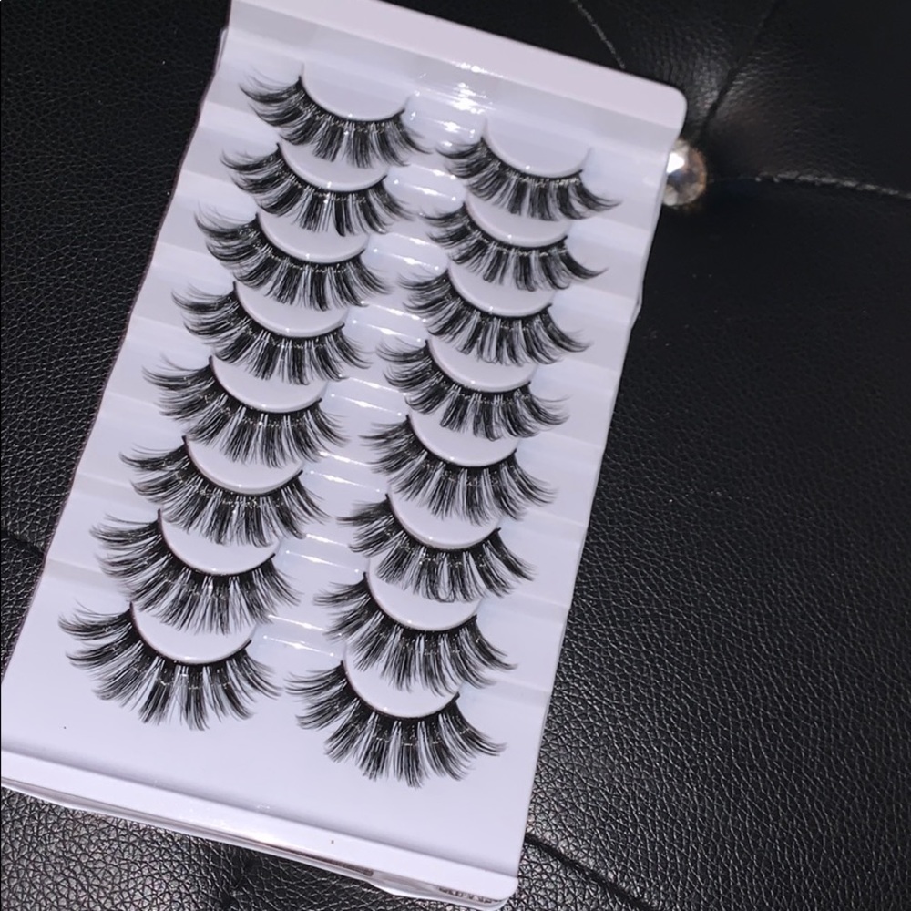 Lashes - Picture 2 of 2
